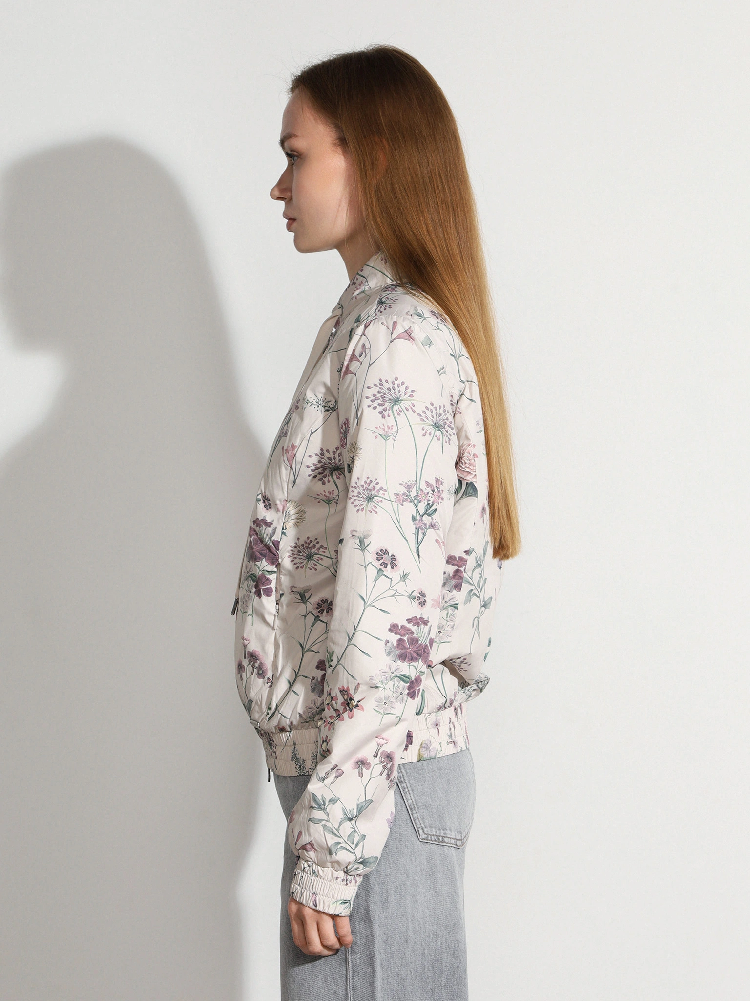 Куртка молочного цвета с цветочным принтом